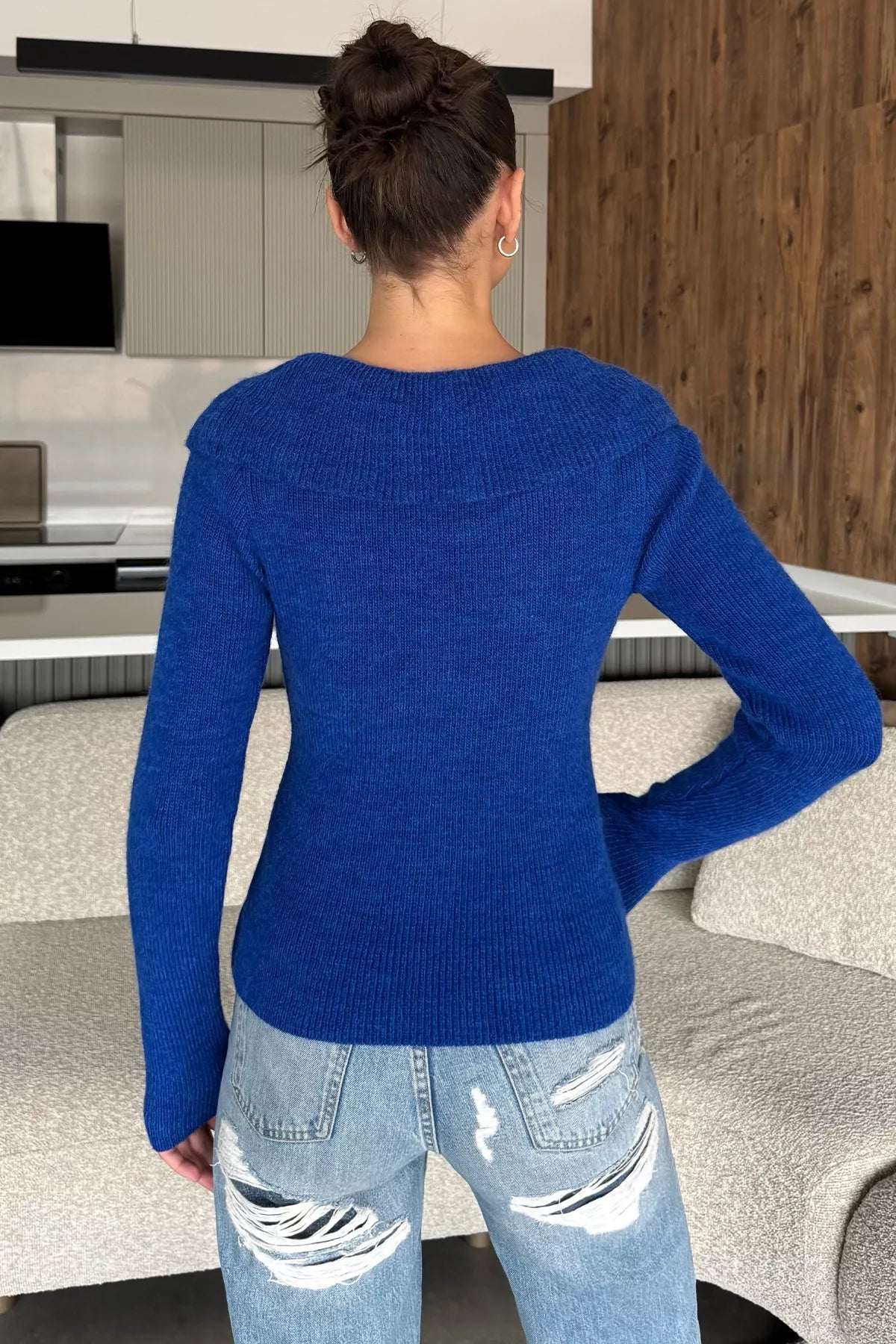 Ön Broşlu Bel Yırtmaçlı Triko Bluz