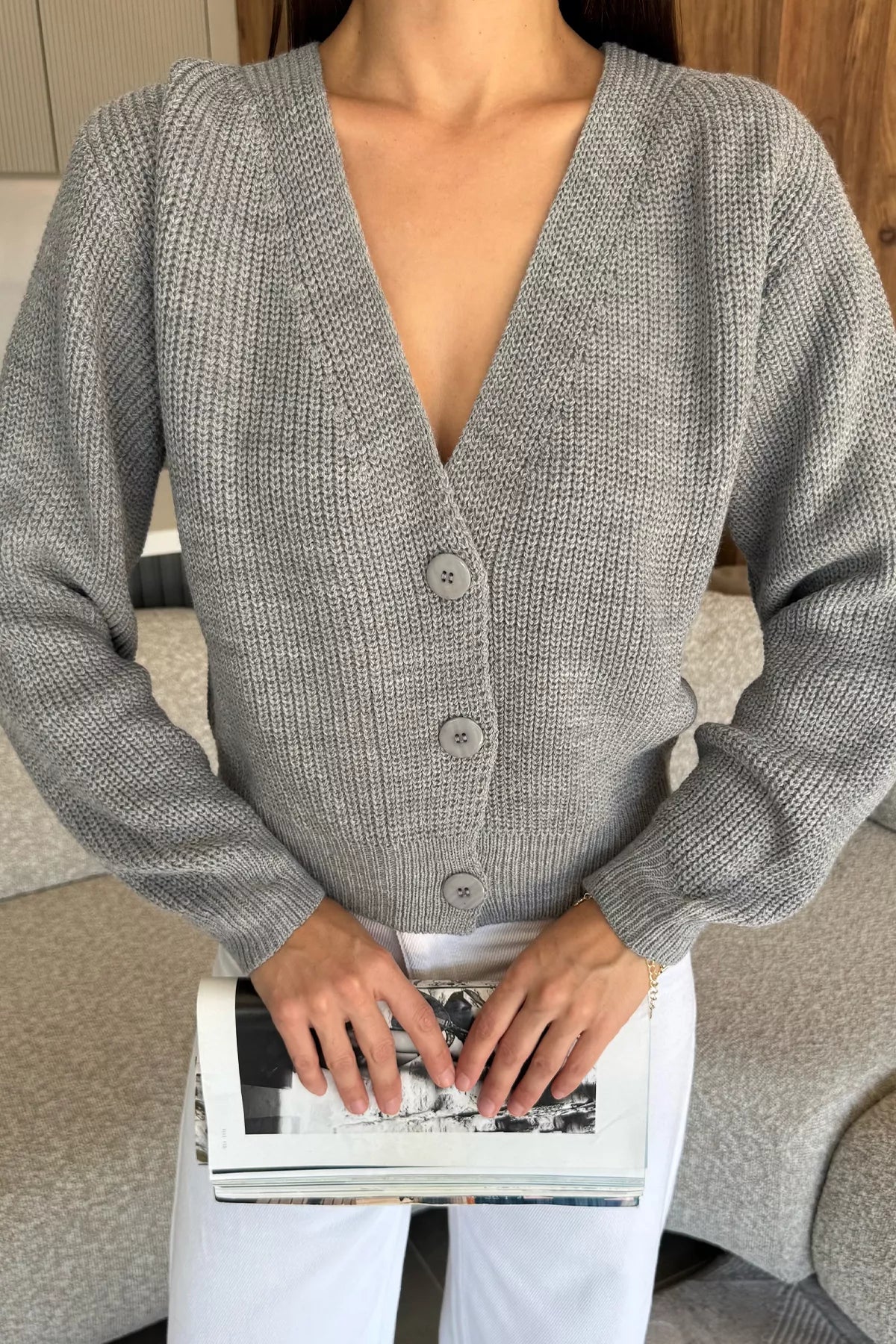 V Yaka Ön Düğmeli Kadın Örme Triko Hırka