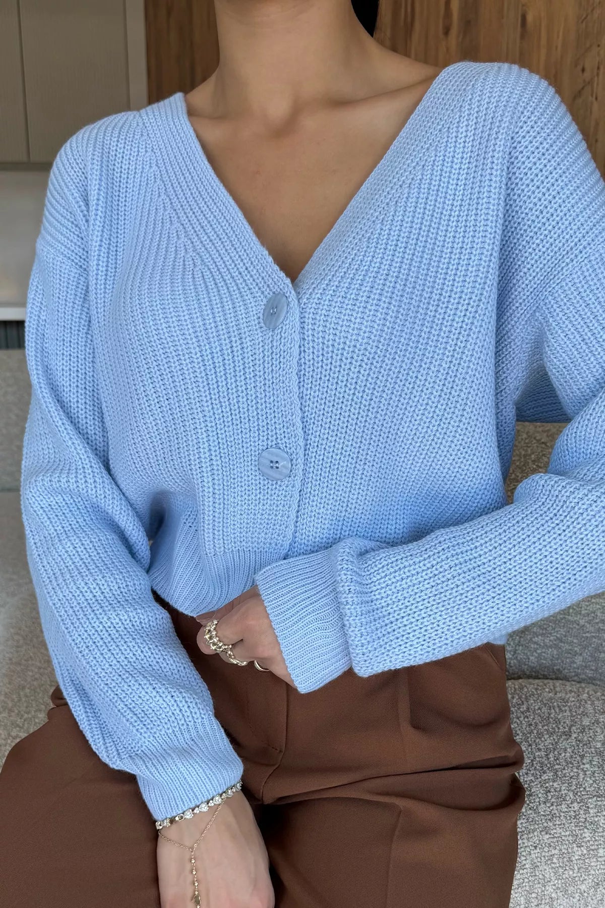 V Yaka Ön Düğmeli Kadın Örme Triko Hırka