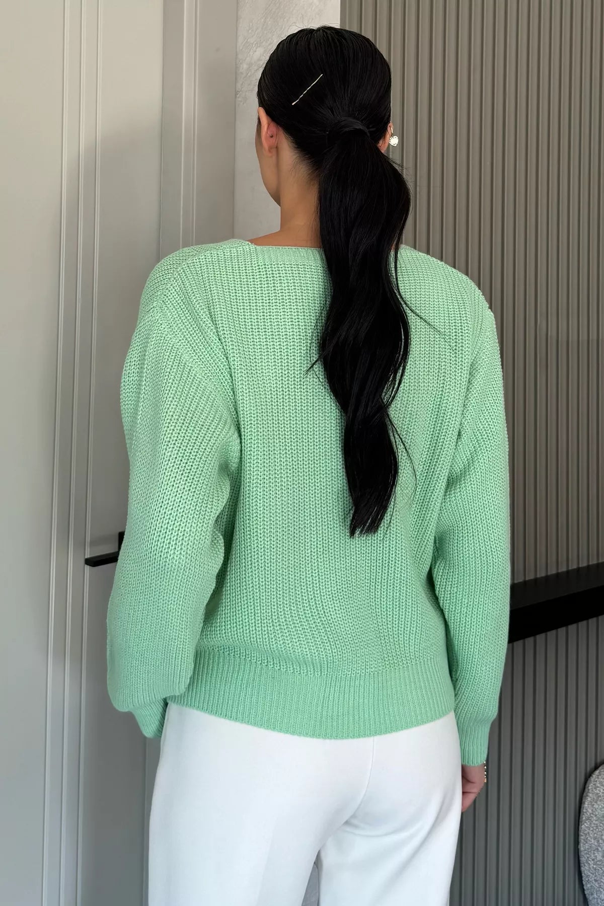 V Yaka Ön Düğmeli Kadın Örme Triko Hırka