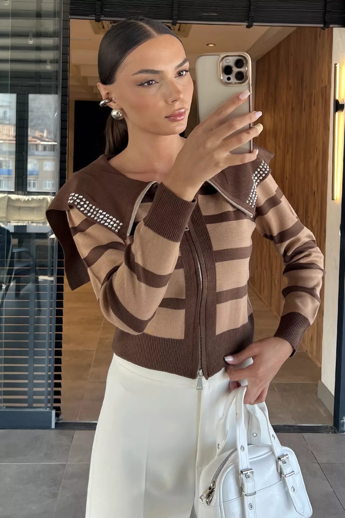 Yaka Detaylı Çizgili Triko Hırka